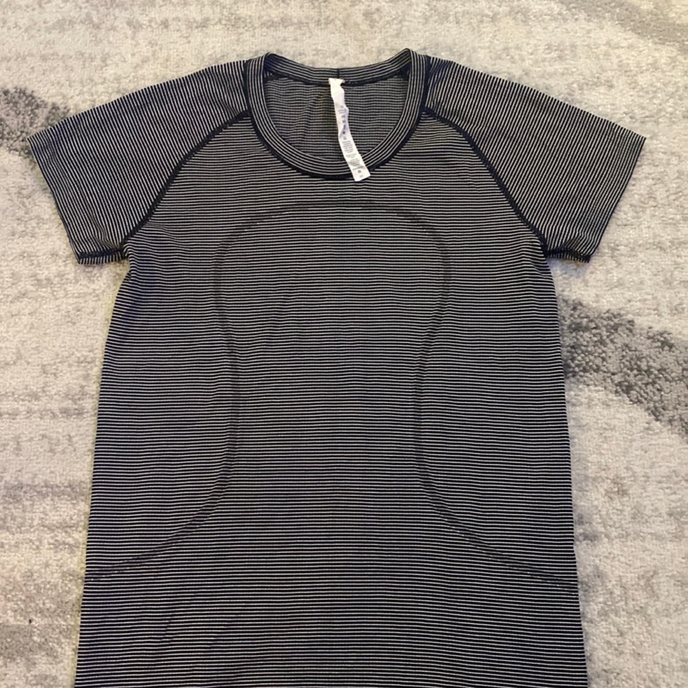 Lululemon tee